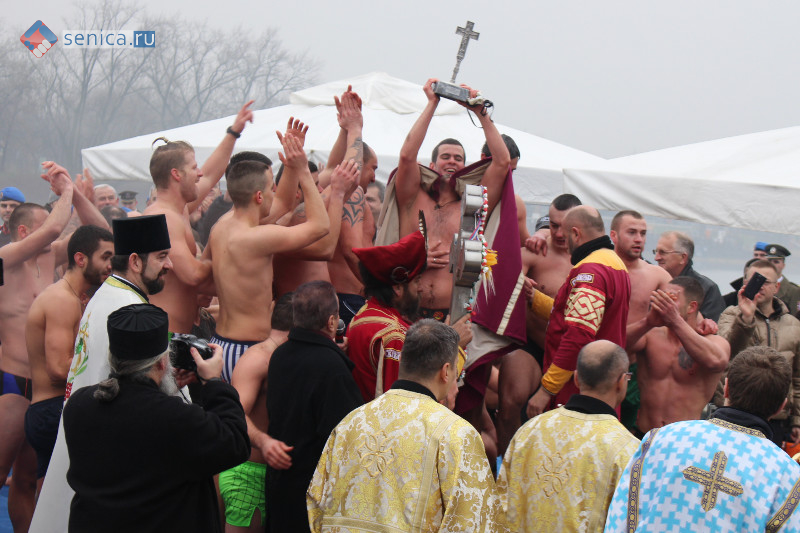 Победитель и участники плавания за крестом в Белграде